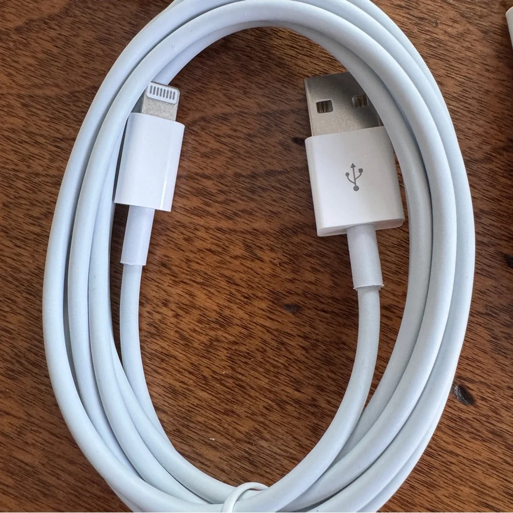 N/A white charging